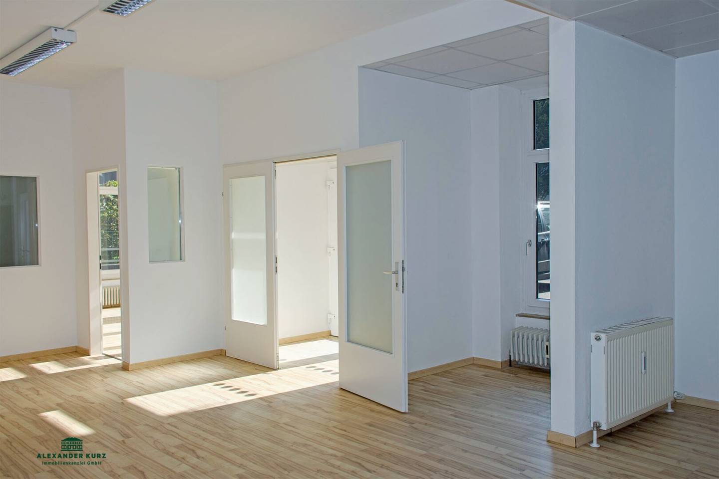 BARRIER FREE - Spacious bright office space/atelier in central Salzburg city location and car underground parking spaces