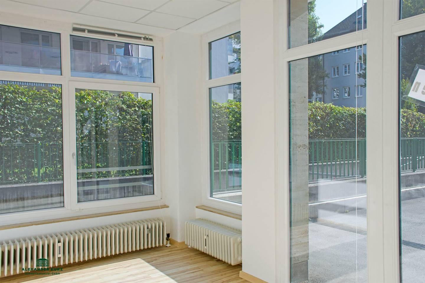 BARRIER FREE - Spacious bright office space/atelier in central Salzburg city location and car underground parking spaces