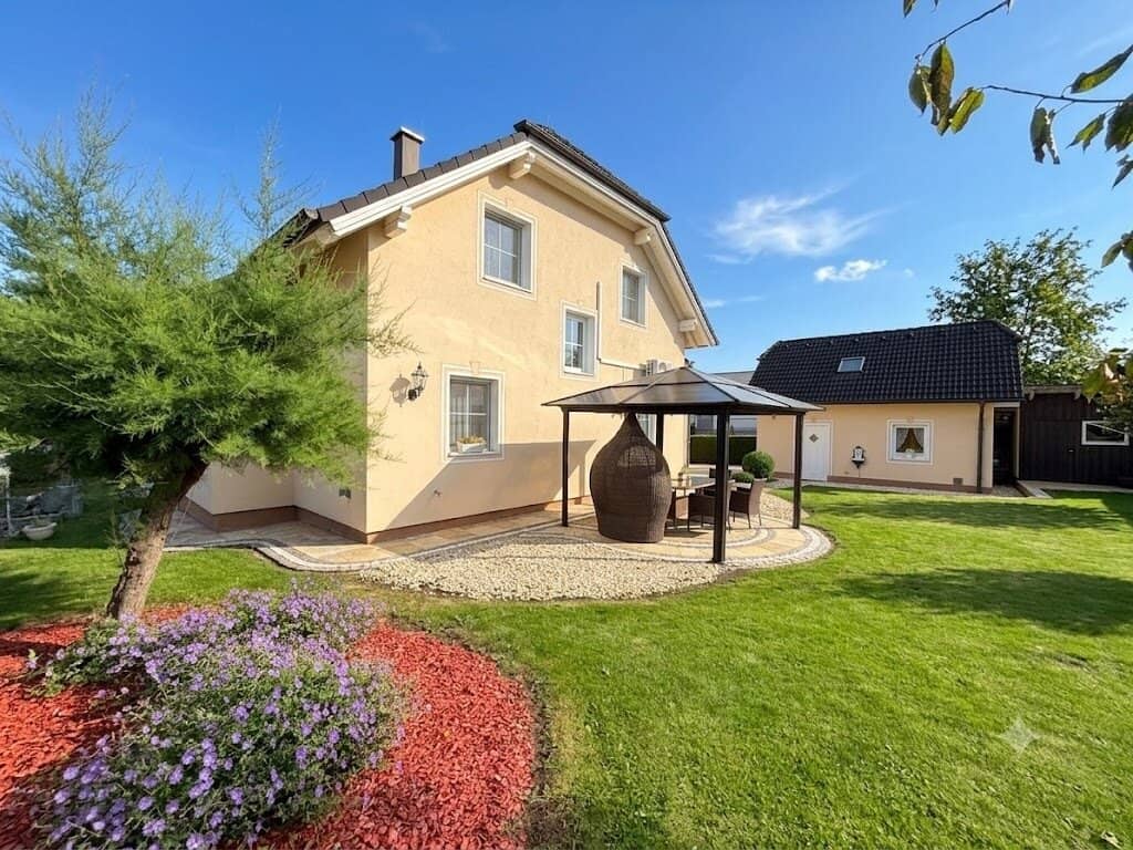 Charmantes Helles Einfamilienhaus in Pinkafeld mit Garten, Garage &amp; moderner Ausstattung!