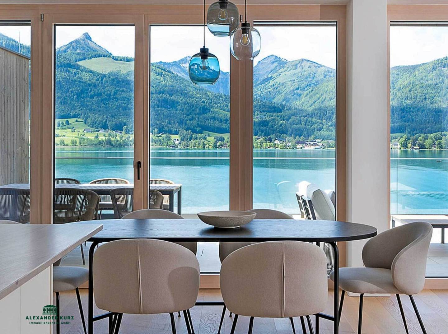 Panoramablick über den Wolfgangsee, privater Seezugang mit Steganlage