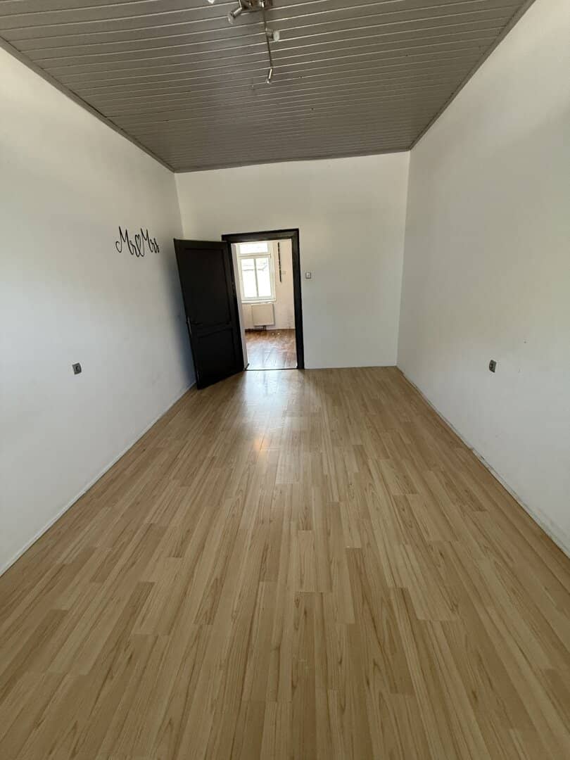Charming 2-room apartment in need of renovation with terrace and parking space in Gramatneusiedl on the ground floor