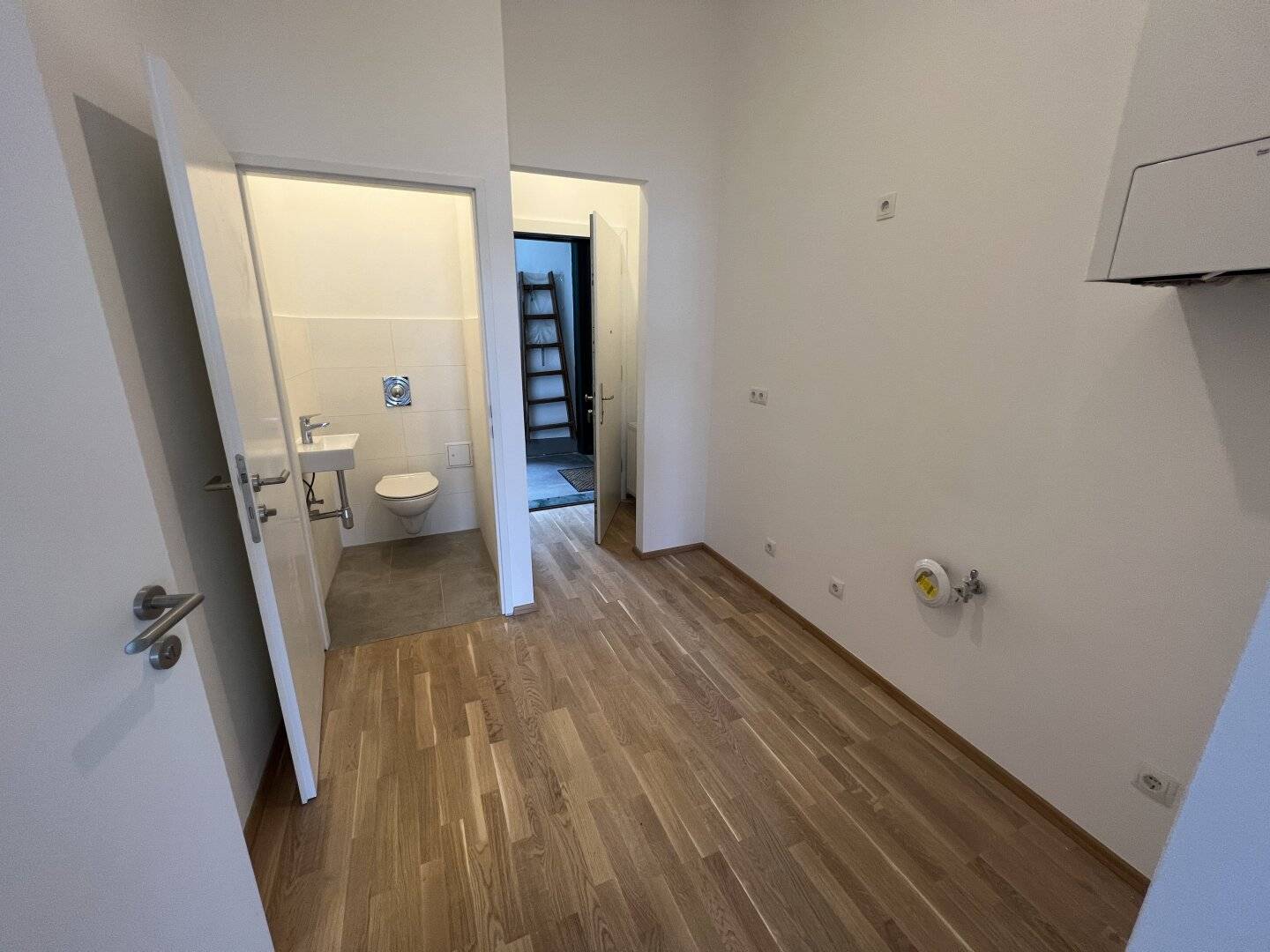 Modern 1-room apartment first occupancy 35 m² with elevator in 1200 Vienna around €194,000