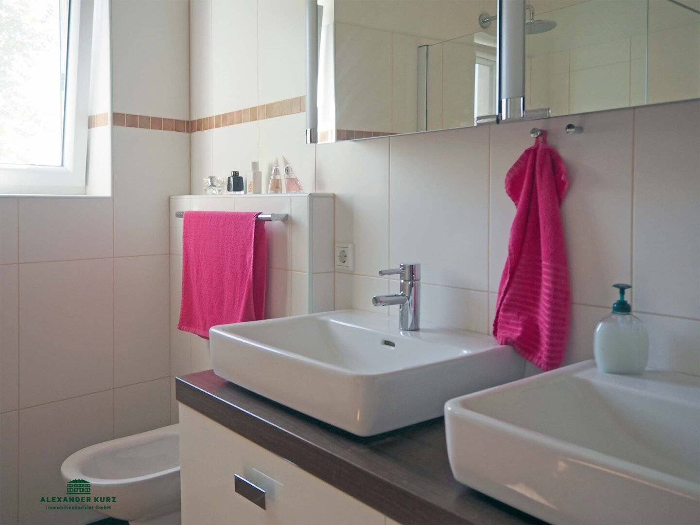 Perfektes, äußerst gepflegtes Familiendomizil in herrlicher, ruhiger Aussichtslage, 25 km nördlich der Stadt Salzburg