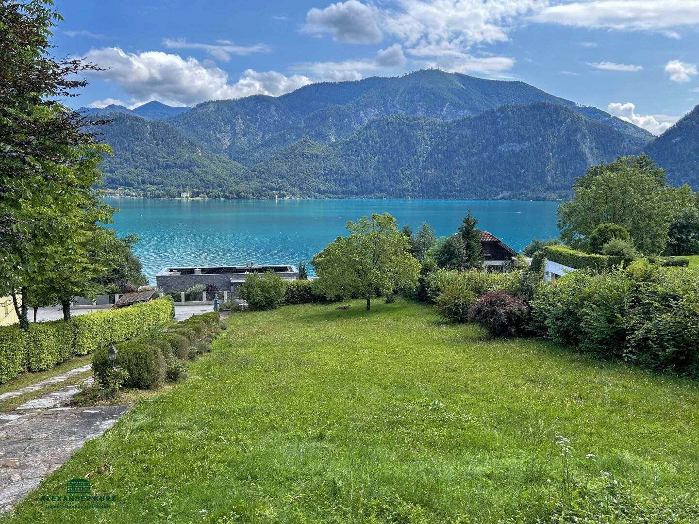 Baugrundstück mit traumhaftem Atterseeblick und Badeplatz