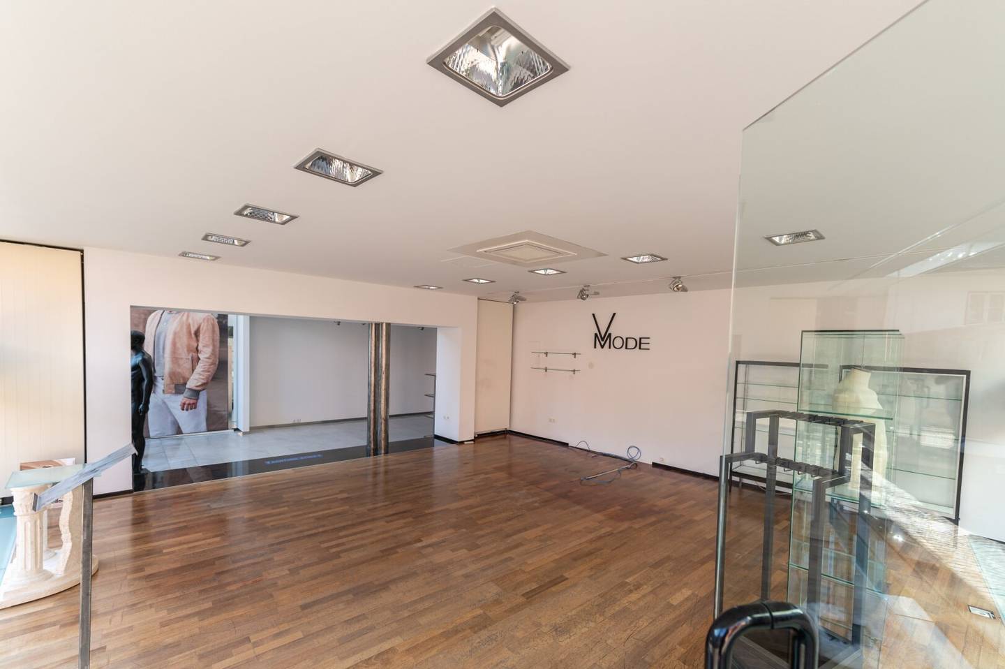 Commercial premises at St. Veiter top address