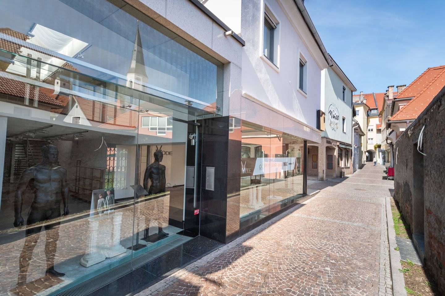 Commercial premises at St. Veiter top address