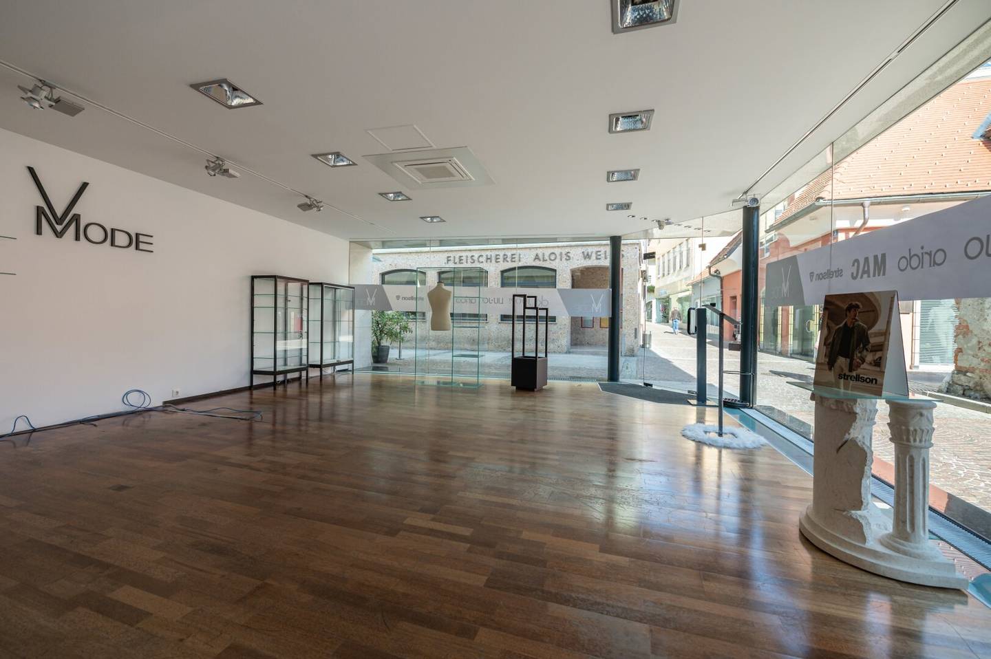 Commercial premises at St. Veiter top address