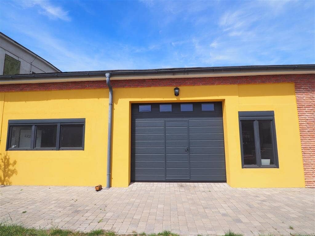 Perfekt für Gewerbe: 110m² Lager, plus Stellfläche -  Freifläche in Traiskirchen!