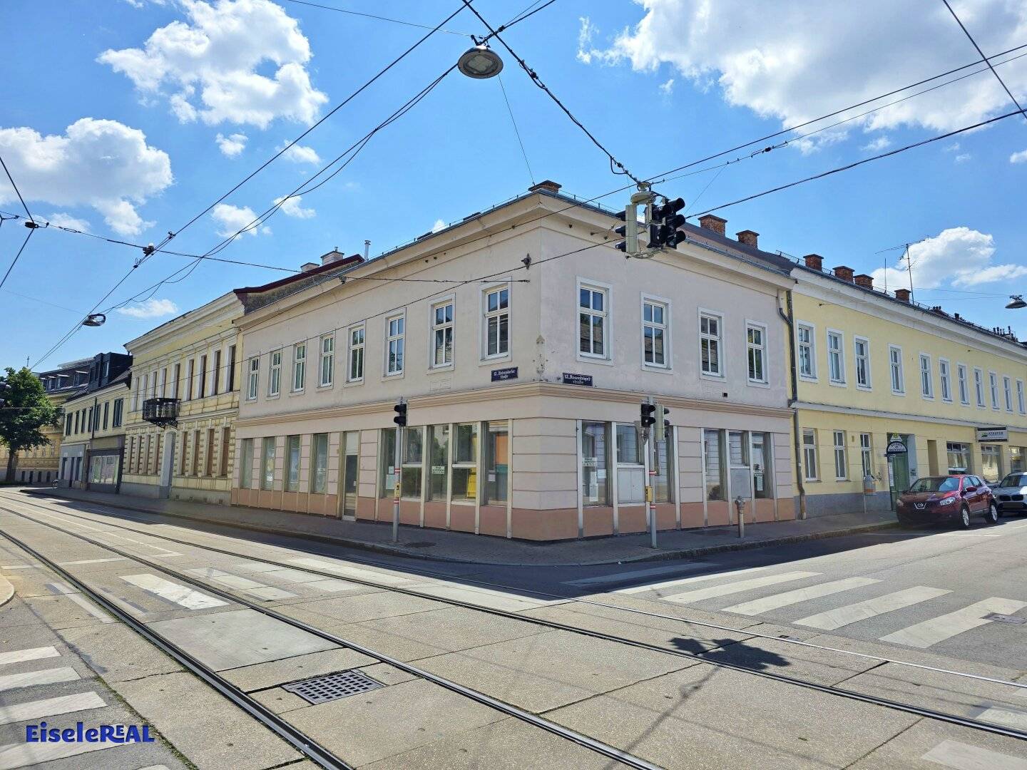 large display windows - 190m² - Office