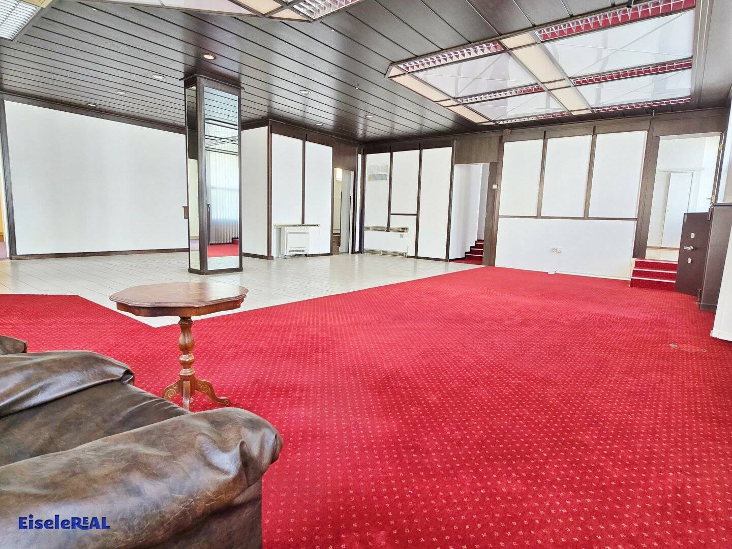large display windows - 190m² - Office
