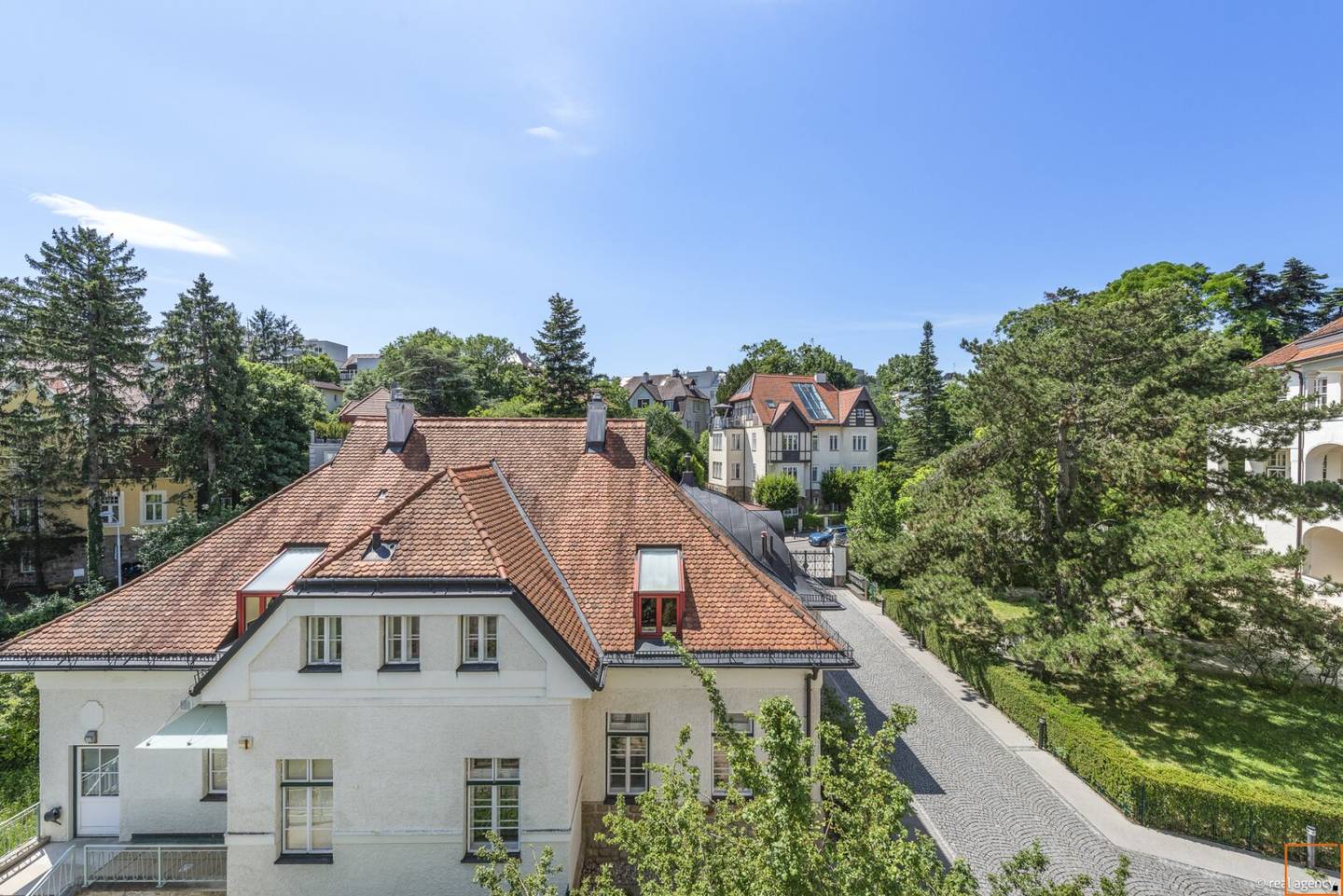 Elegante Residenz mit überdachter Terrasse in denkmalgeschütztem Jugendstil-Ensemble