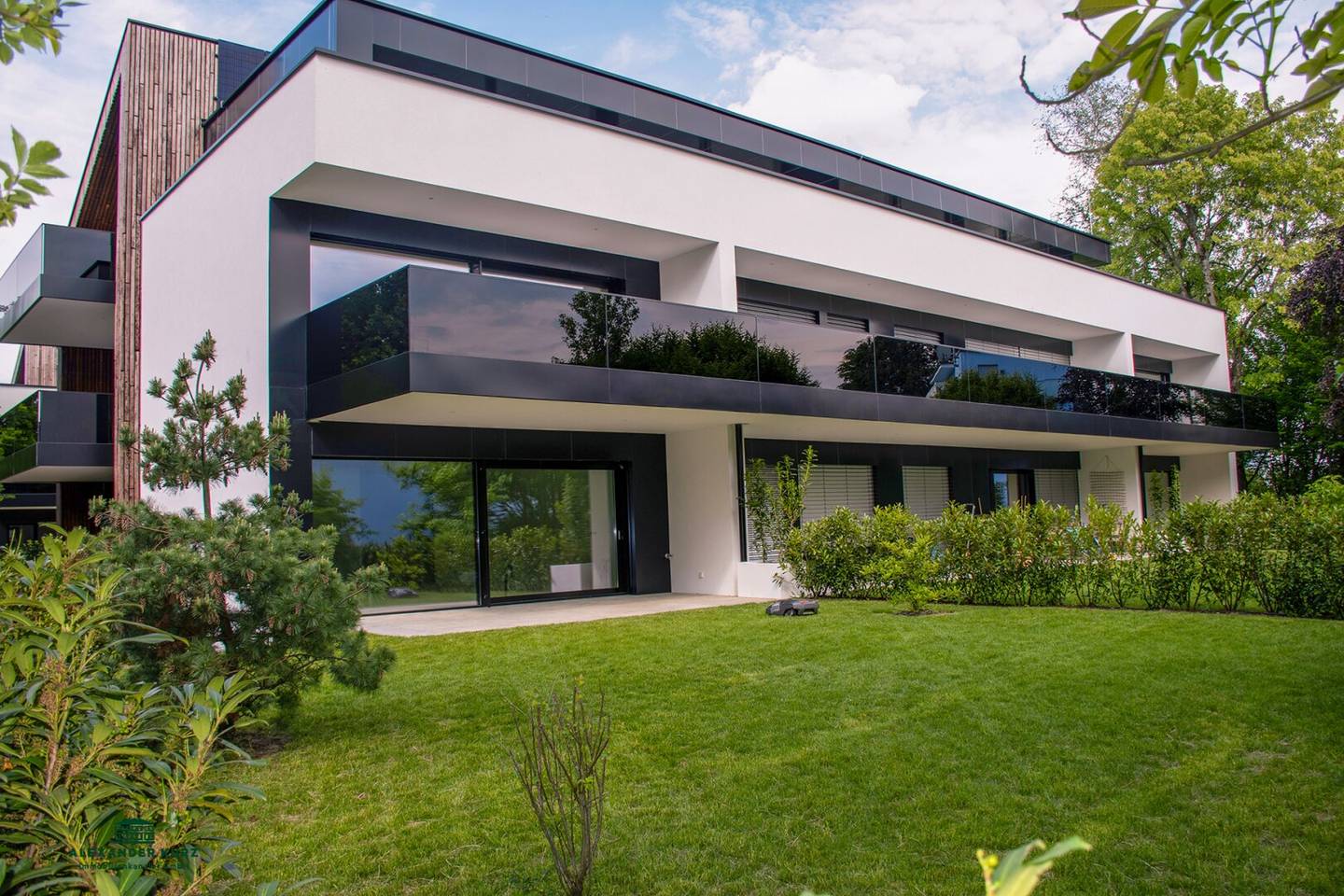 Penthouse with large terrace in an absolute premium location