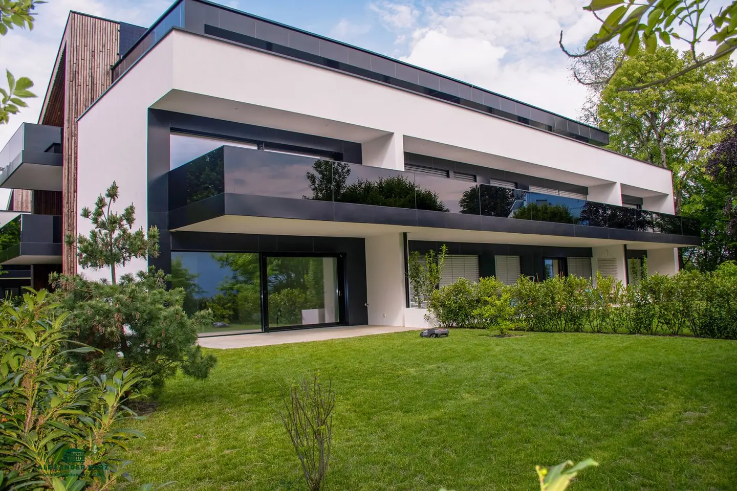 Penthouse with large terrace in an absolute premium location