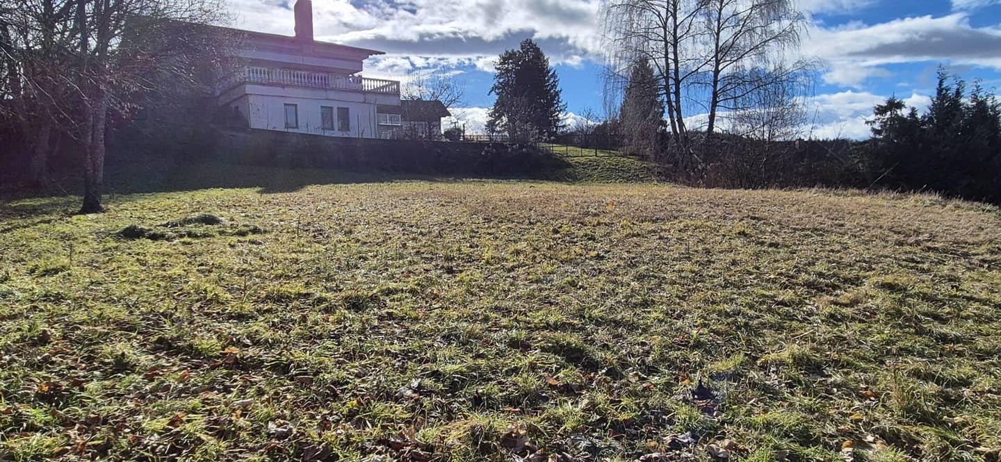 GRUNDSTÜCKS-JUWEL AM RADSBERG! HERRLICHER WEITBLICK ÜBER KLAGENFURT BIS PÖRTSCHACH AM WÖRTHERSEE!