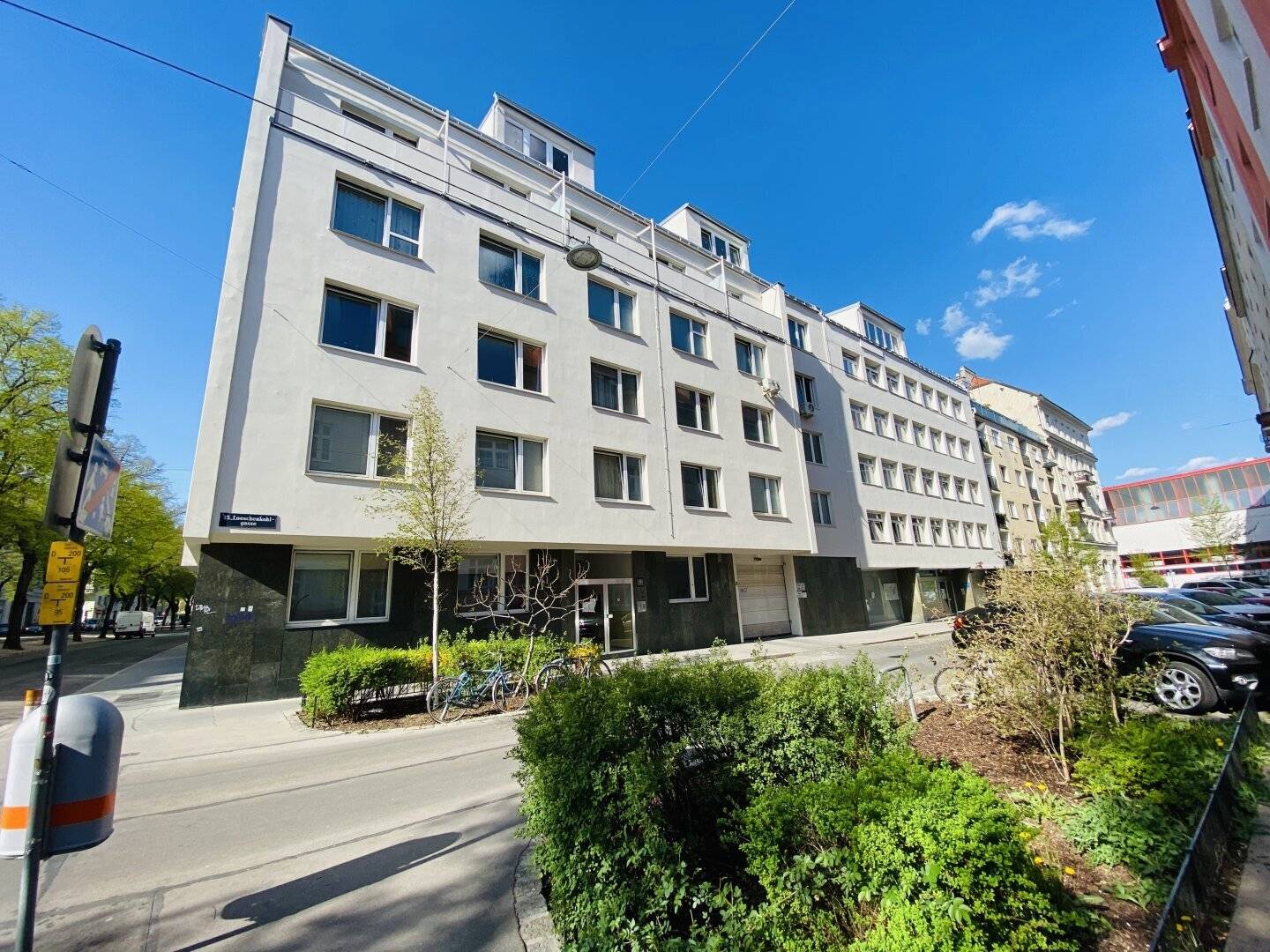 Bright 2-room apartment with loggia, fitted kitchen &amp; lift in 1150 Wien, suitable for flatshare