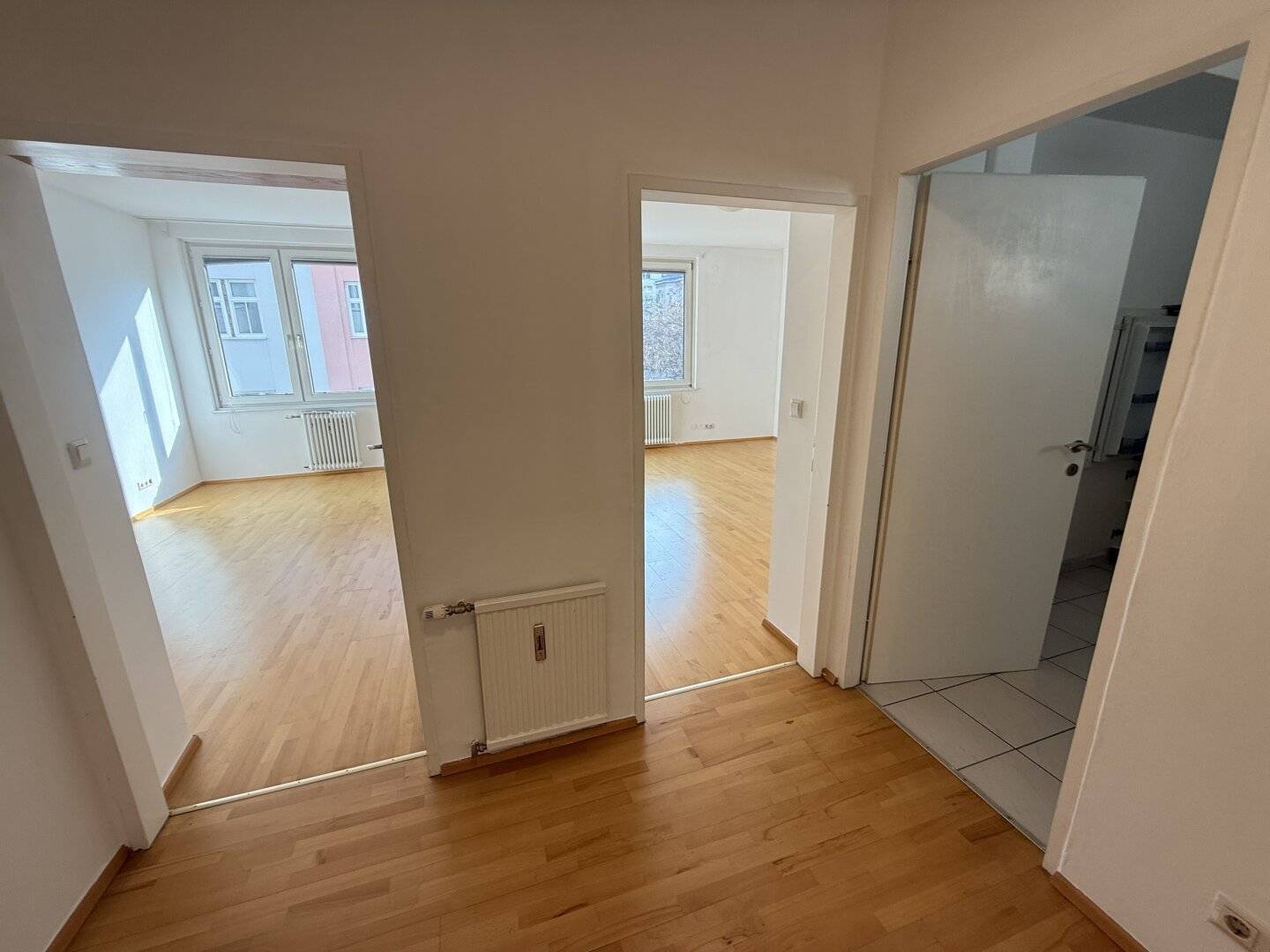 Bright 2-room apartment with loggia, fitted kitchen &amp; lift in 1150 Wien, suitable for flatshare