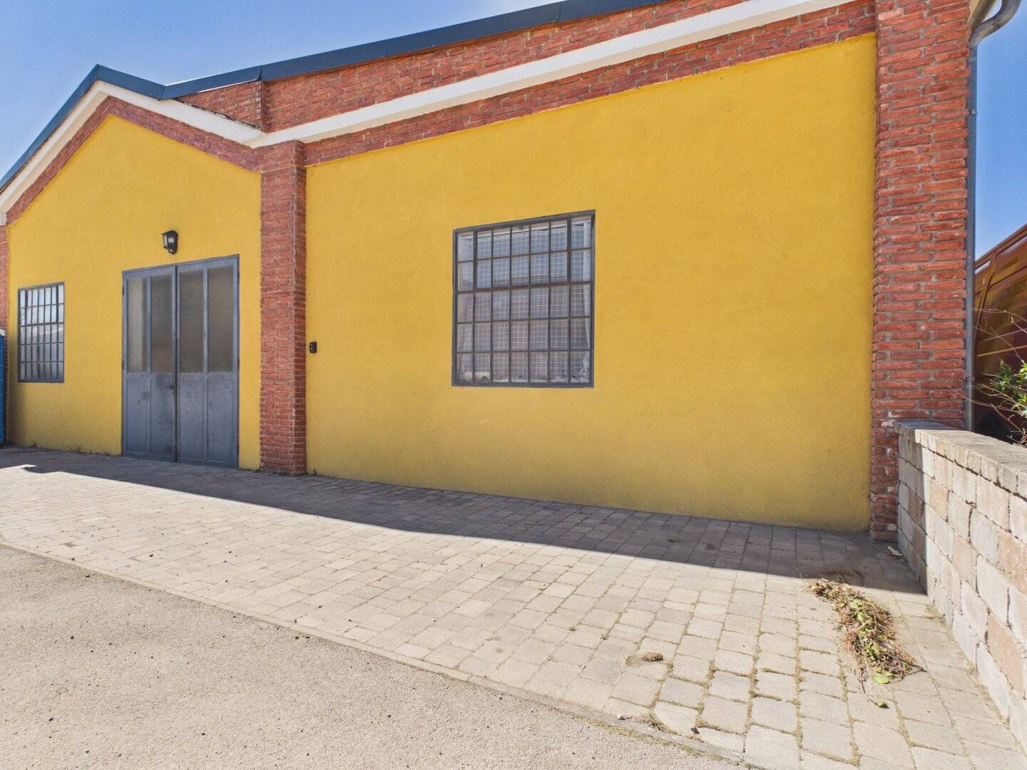 PROVISIONSFREI -  Große Halle: 210m² - Lager mit Freifläche in Traiskirchen!