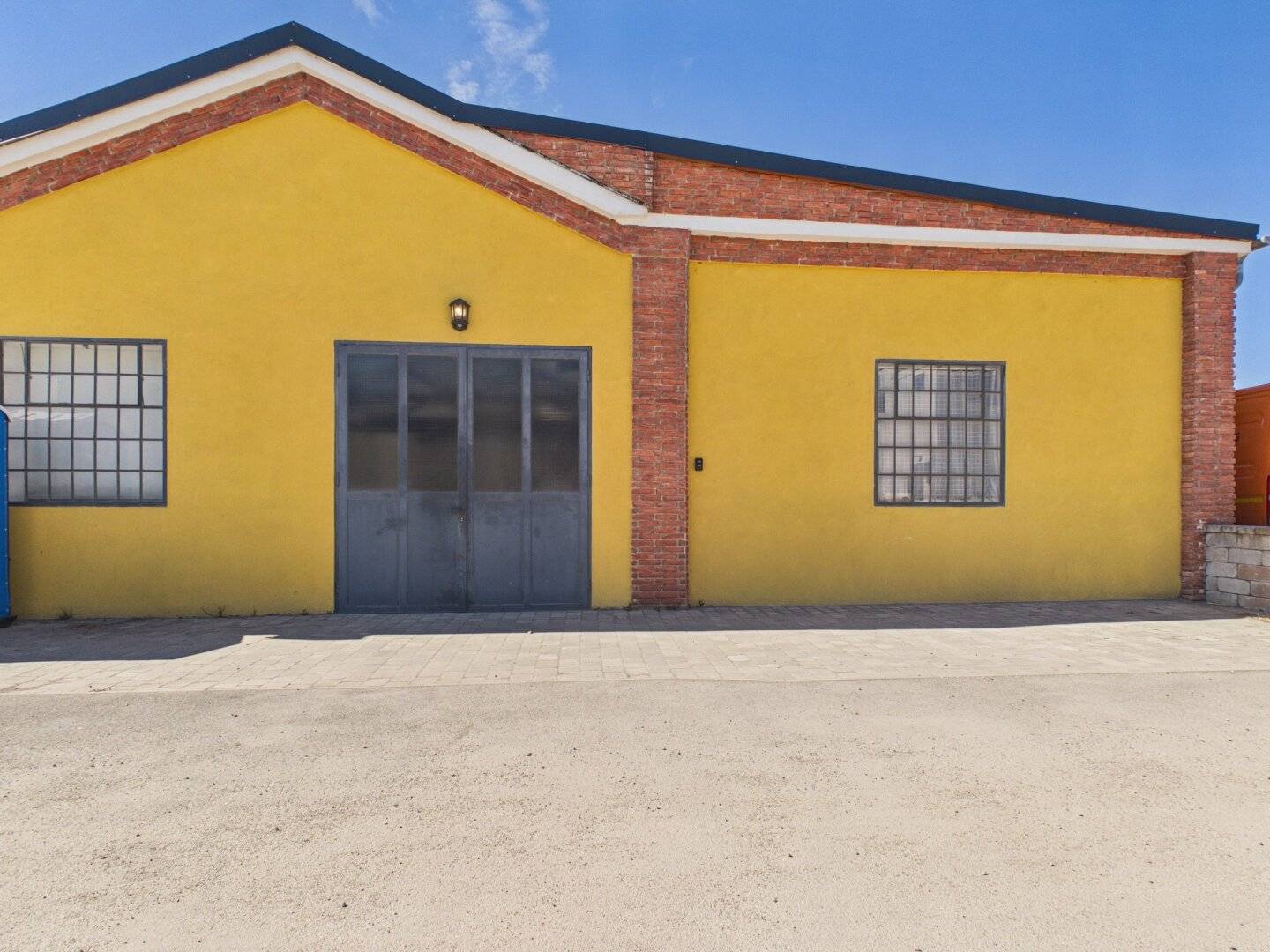 PROVISIONSFREI -  Große Halle: 210m² - Lager mit Freifläche in Traiskirchen!