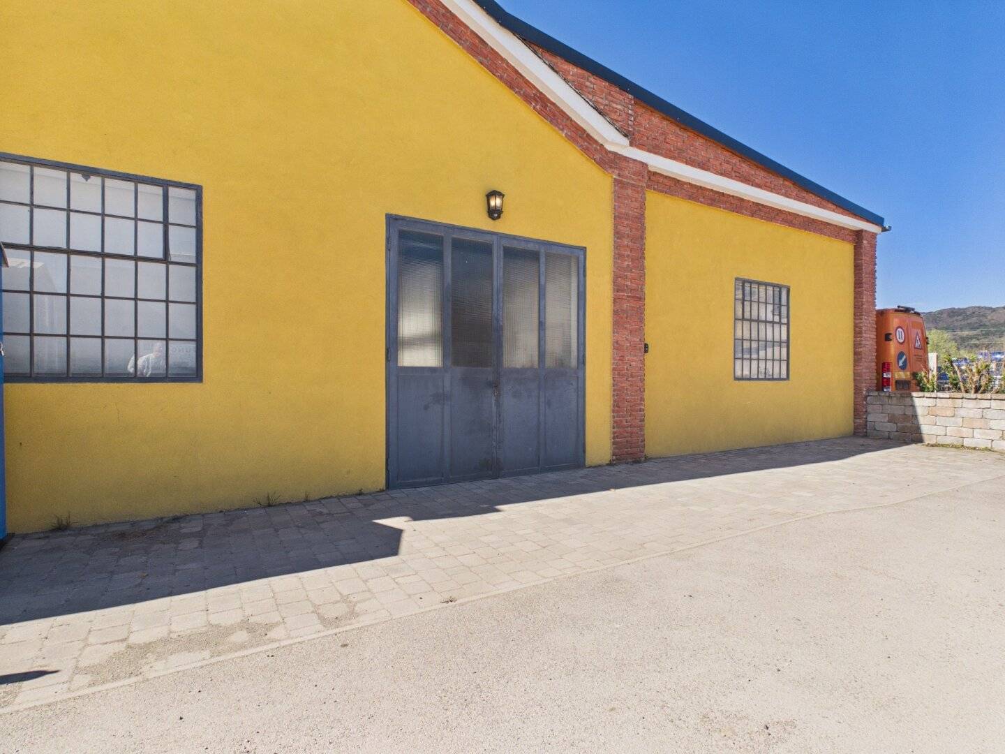 PROVISIONSFREI -  Große Halle: 210m² - Lager mit Freifläche in Traiskirchen!