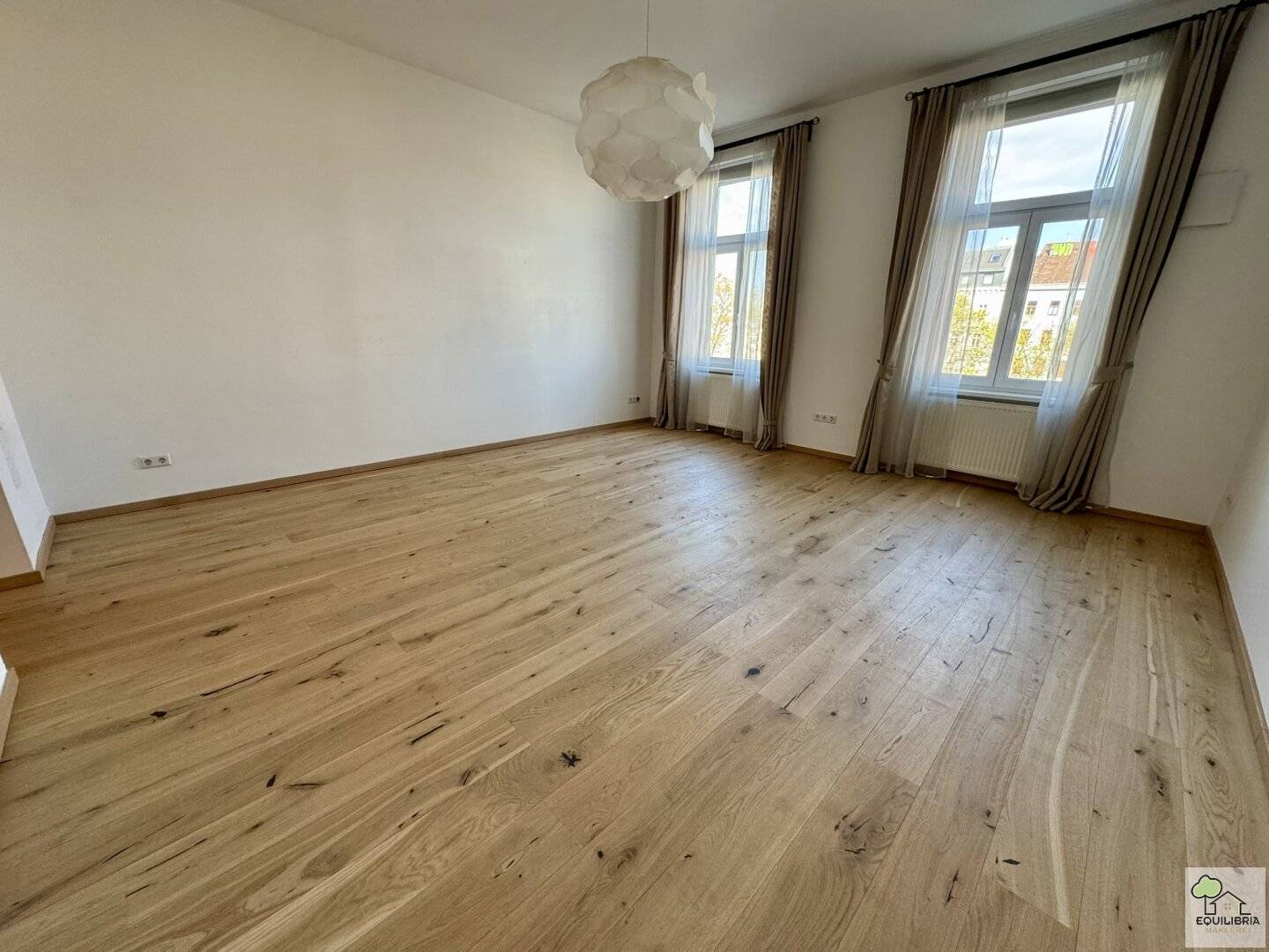 Charming Top Renovated 2.5 Room Balcony Apartment directly on Währinger Gürtel