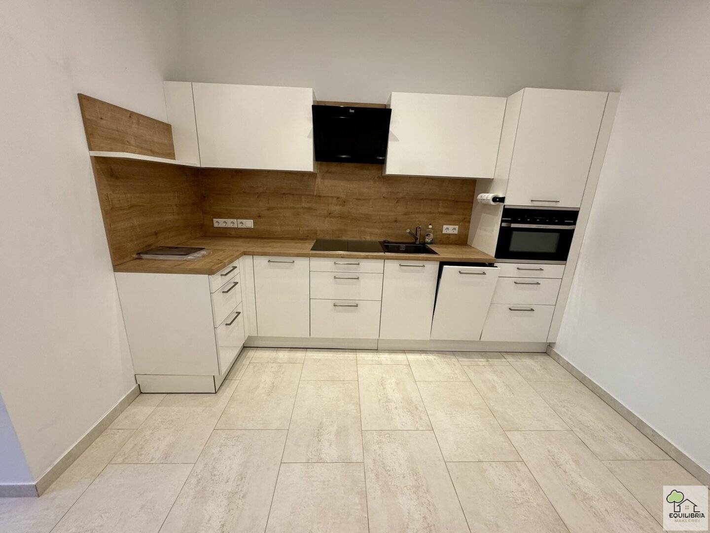 Charming Top Renovated 2.5 Room Balcony Apartment directly on Währinger Gürtel