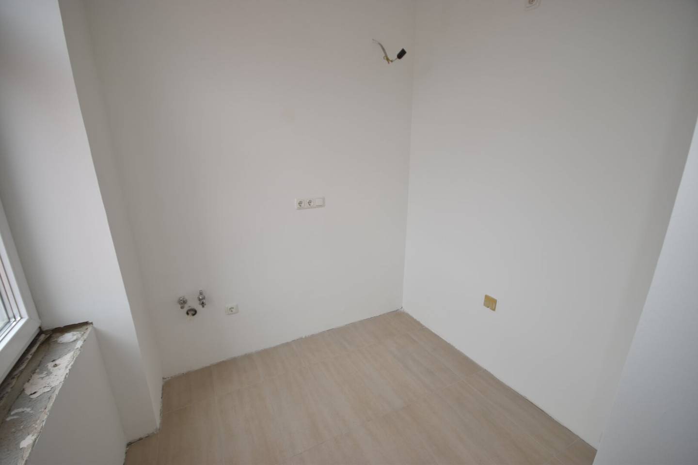 "17 BEZIRK - Modern sanierte Garconiere mit Altbauflair"