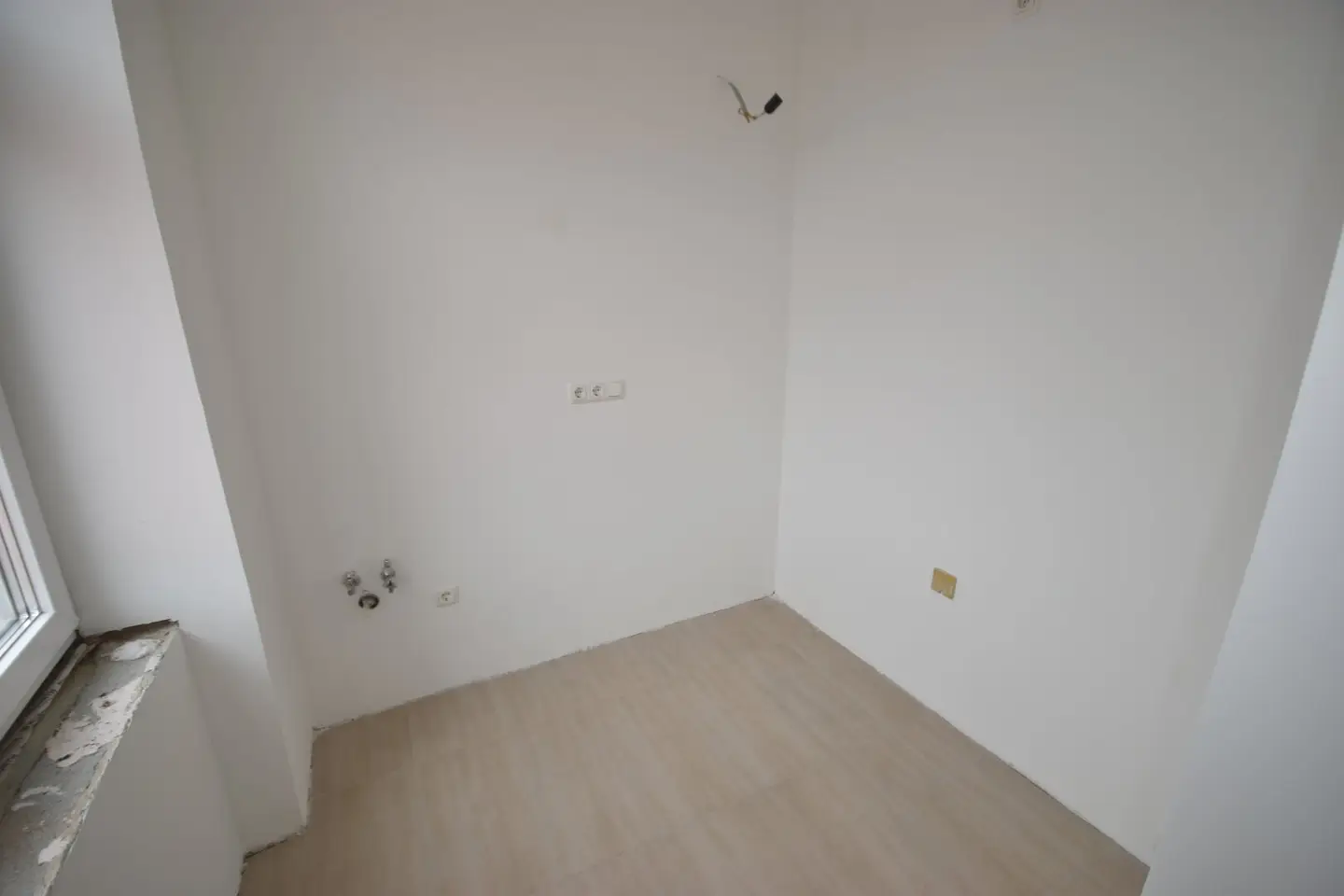 "17 BEZIRK - Modern sanierte Garconiere mit Altbauflair"