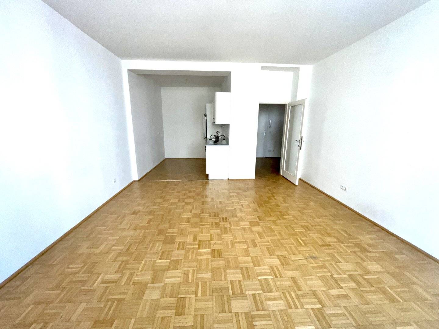 Modern 2-room apartment with fitted kitchen and elevator for rent in 1150 Vienna