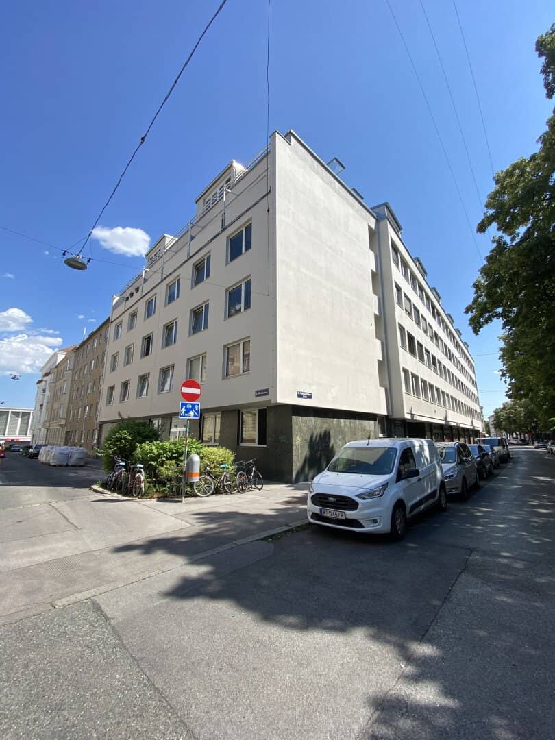 Modern 2-room apartment with fitted kitchen and elevator for rent in 1150 Vienna