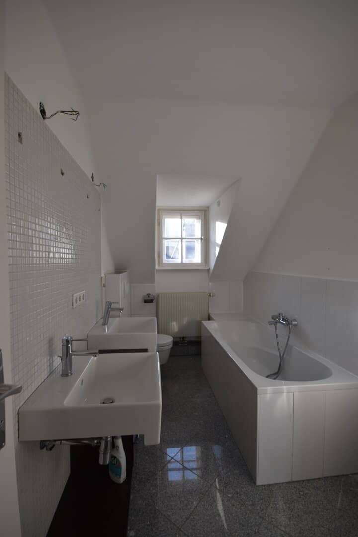 PARSCH - Renovated apartment building with 3 apartments in prime location