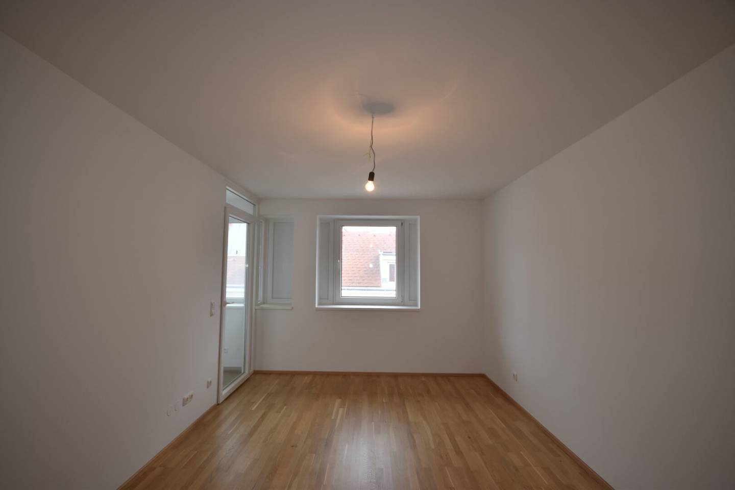 17th District - Bright 2-room apartment with terrace and loggia