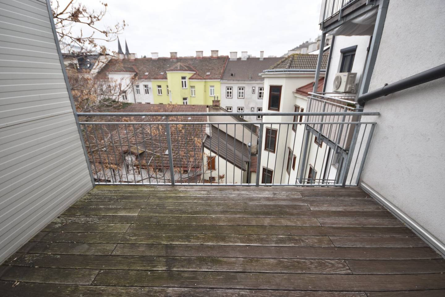 17th District - Bright 2-room apartment with terrace and loggia