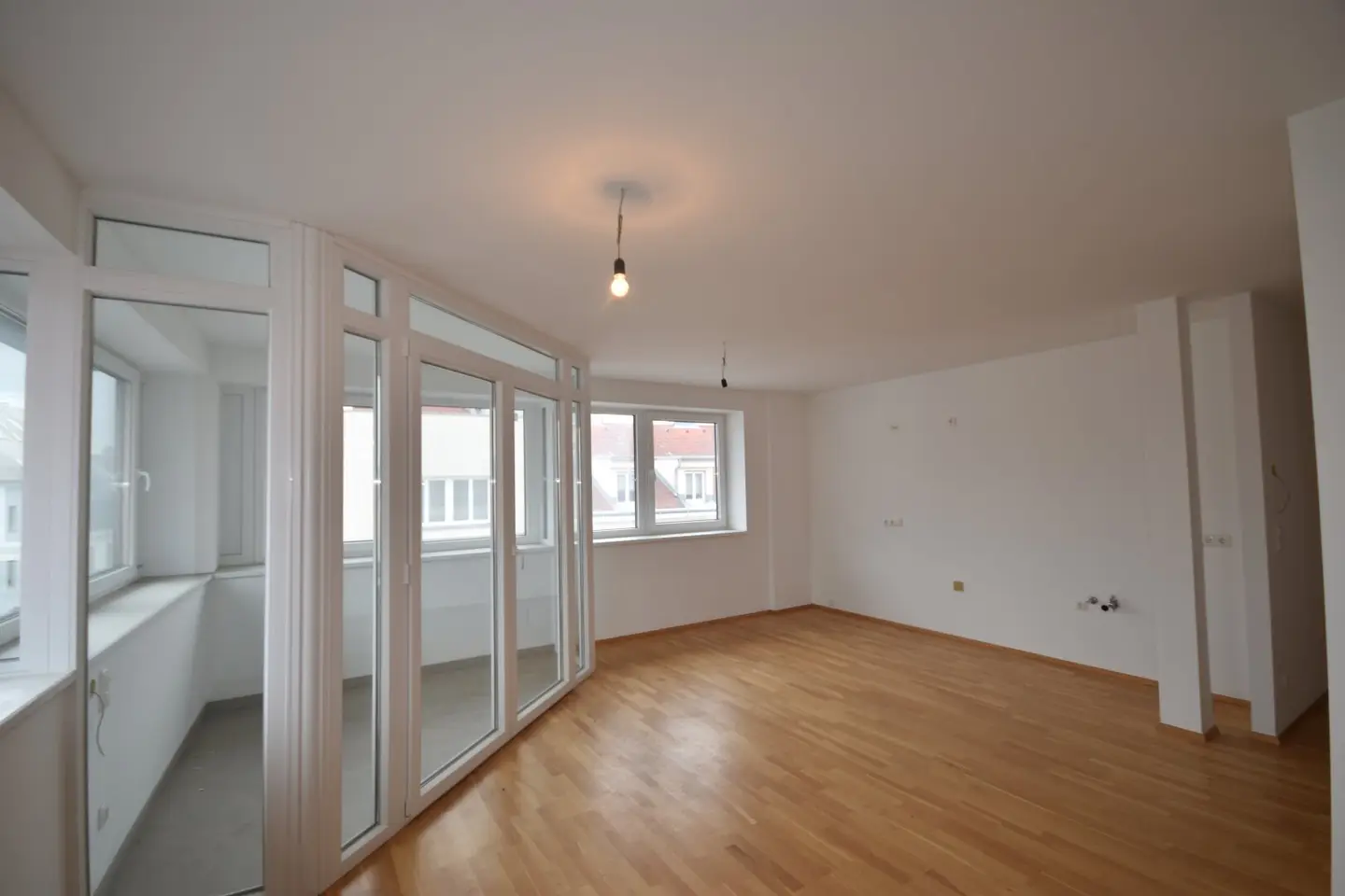 17. BEZIRK - Gemütliche und helle 2-Zimmer-Wohnung mit Loggia