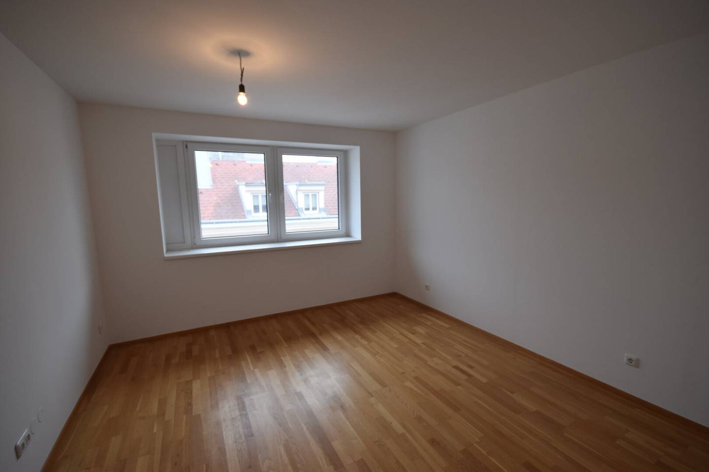 17. BEZIRK - Gemütliche und helle 2-Zimmer-Wohnung mit Loggia