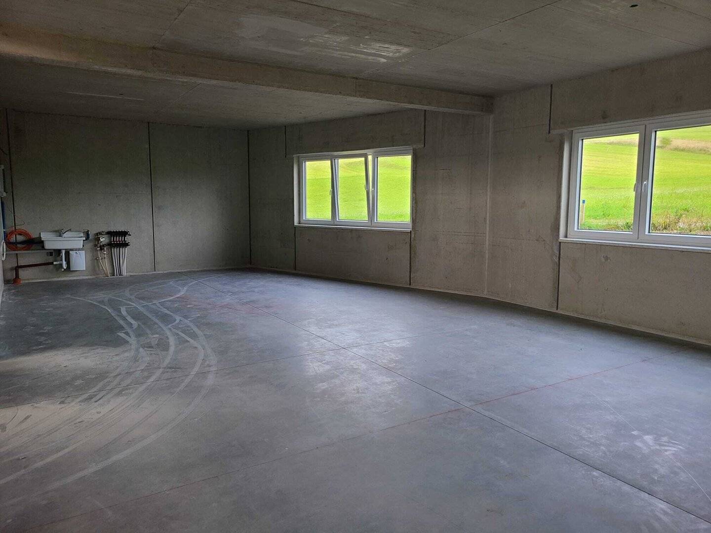 MODERNE GEWERBEHALLE/LAGER im BUSINESSPPARK - mit SEE- und BERGBLICK nähe Autobahnanschluss mit Lagermöglichkeit