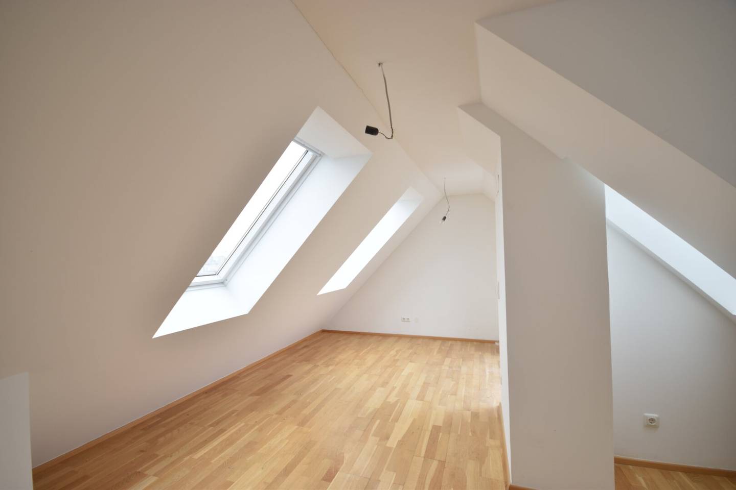 17. BEZIRK - Traumhafte 3-Zimmer-Maisonette mit Dachterrasse