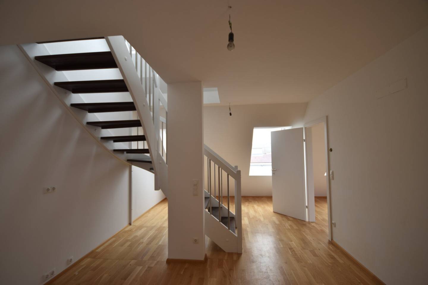 17. BEZIRK - Traumhafte 3-Zimmer-Maisonette mit Dachterrasse