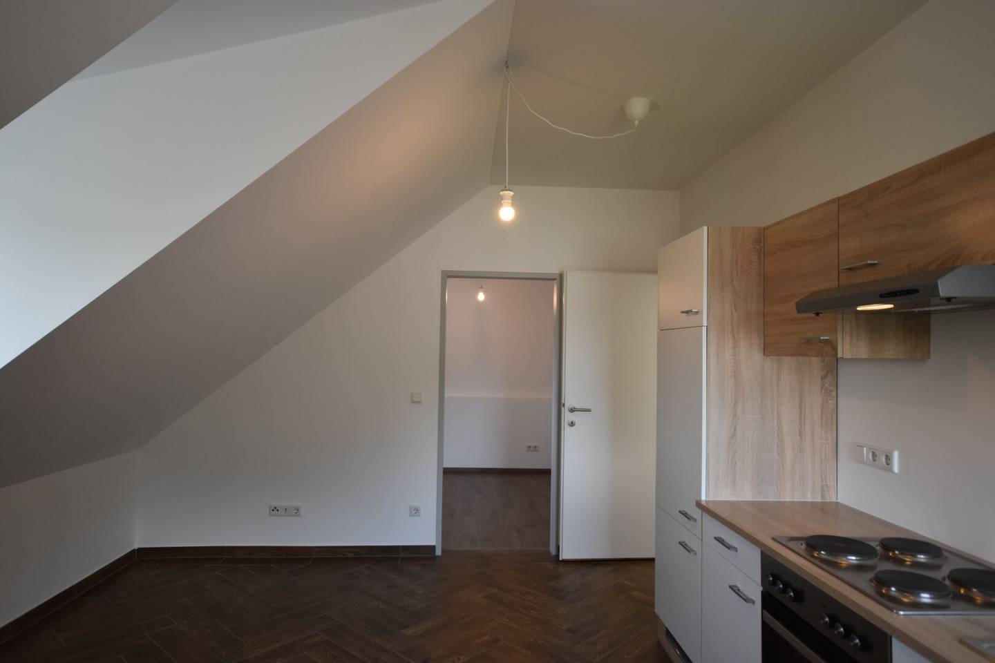 GRÖDIG - Moderne und gemütliche 2 Zimmer Dachgeschosswohnung