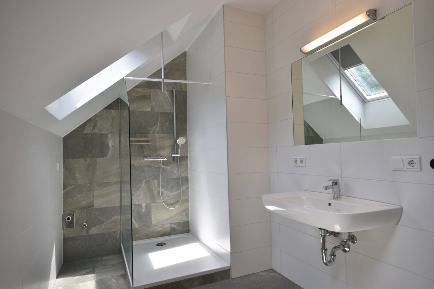 GRÖDIG - Moderne und gemütliche 2 Zimmer Dachgeschosswohnung