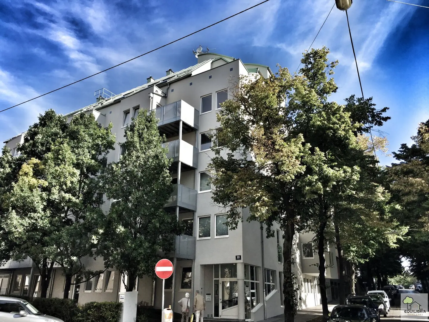 Top renovated 5-room apartment with balcony in 1190 Vienna – 131 m² living comfort!