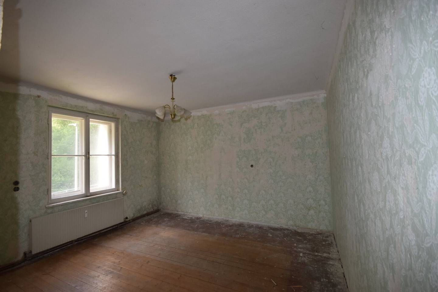 GROSSVEITSCH - Renovierungsbedürftige 2 Zimmer Wohnung im Naturparadies