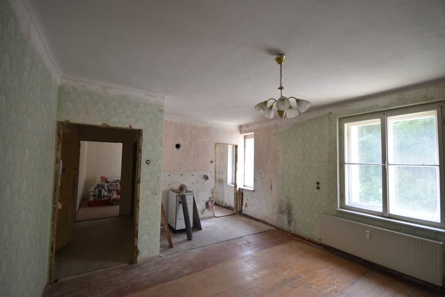 GROSSVEITSCH - Renovierungsbedürftige 2 Zimmer Wohnung im Naturparadies