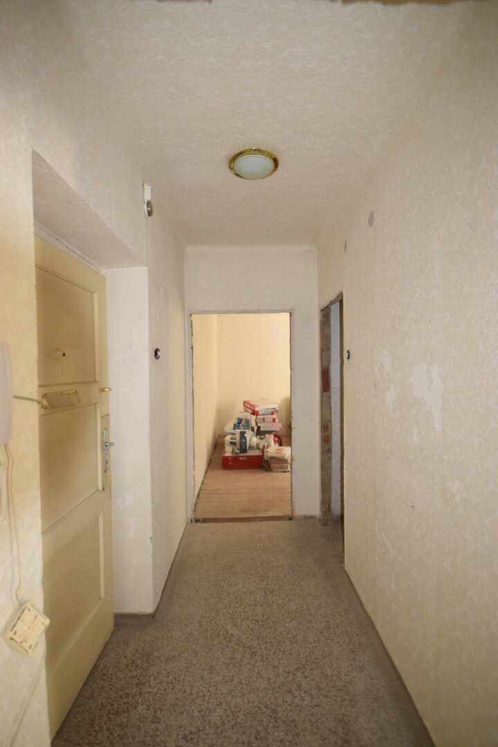 GROSSVEITSCH - Renovierungsbedürftige 2 Zimmer Wohnung im Naturparadies