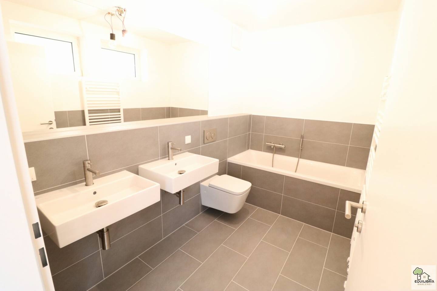 Top renovated 2-room apartment with balcony in 1190 Vienna