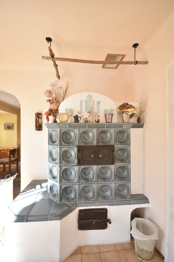 AIGEN - Older property in need of renovation with potential