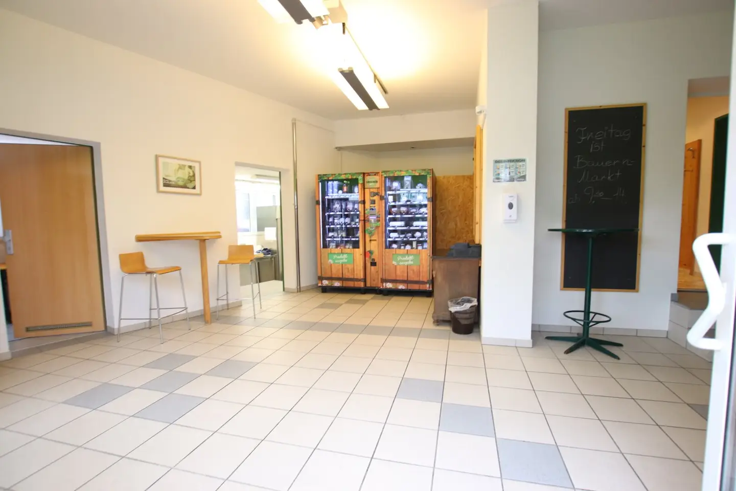 Commercial Premises/Office 85m² in Siebenhügelstrasse in central commercial location