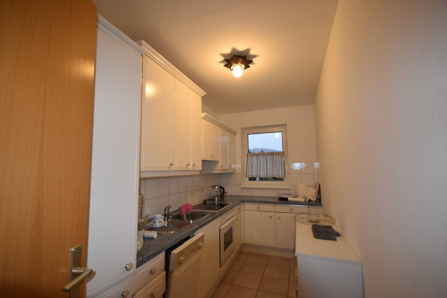 EUGENDORF - Geräumiges und möbliertes 2 Zimmer Apartment mit Balkon