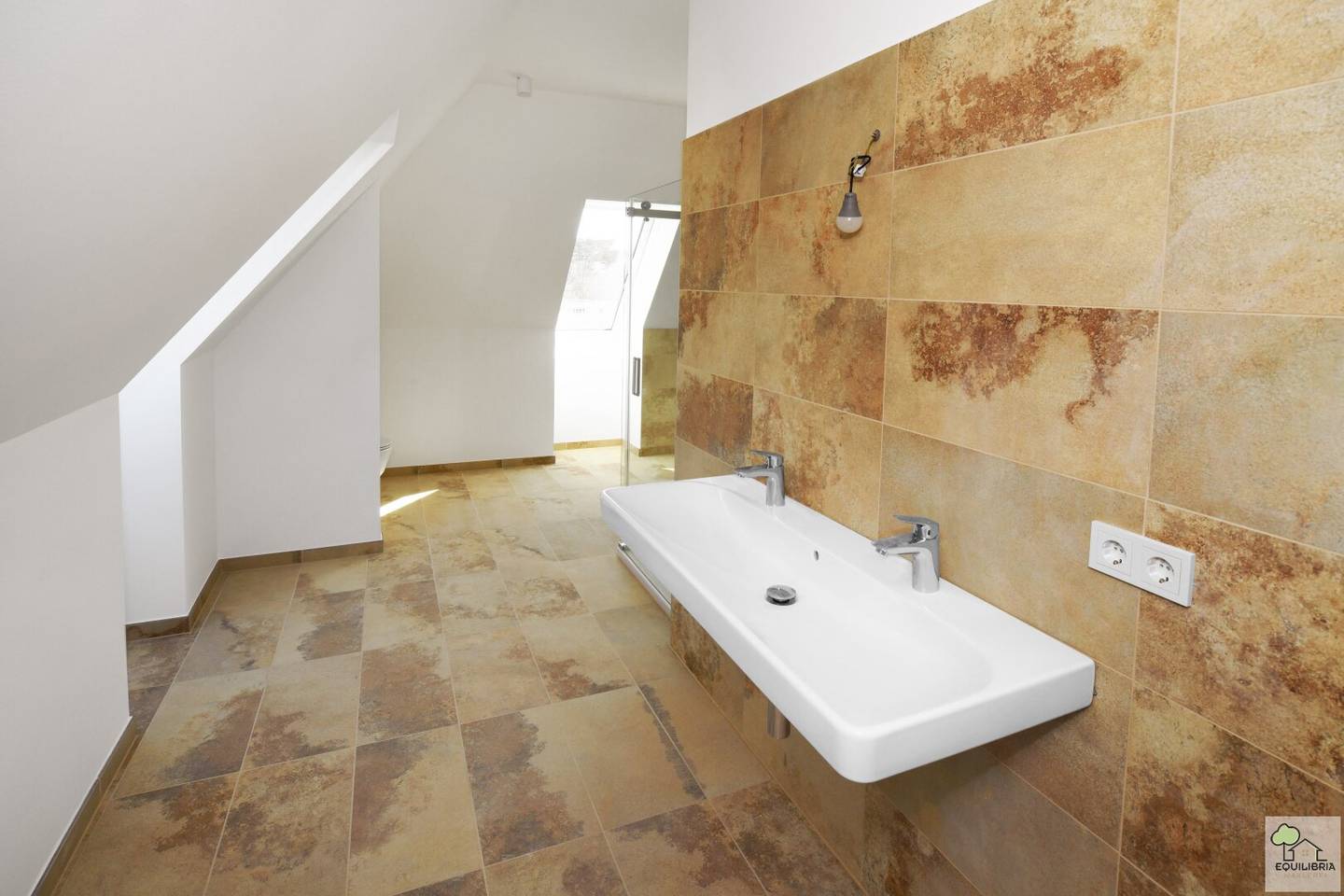 NEUER PREIS !! Gewinner des Klosterneuburger Stadtbildpreis 2024 ! - Neubau- Fertiggestellt -Bezugsfertig - Dachgeschosswohnung im historischem Altbau!