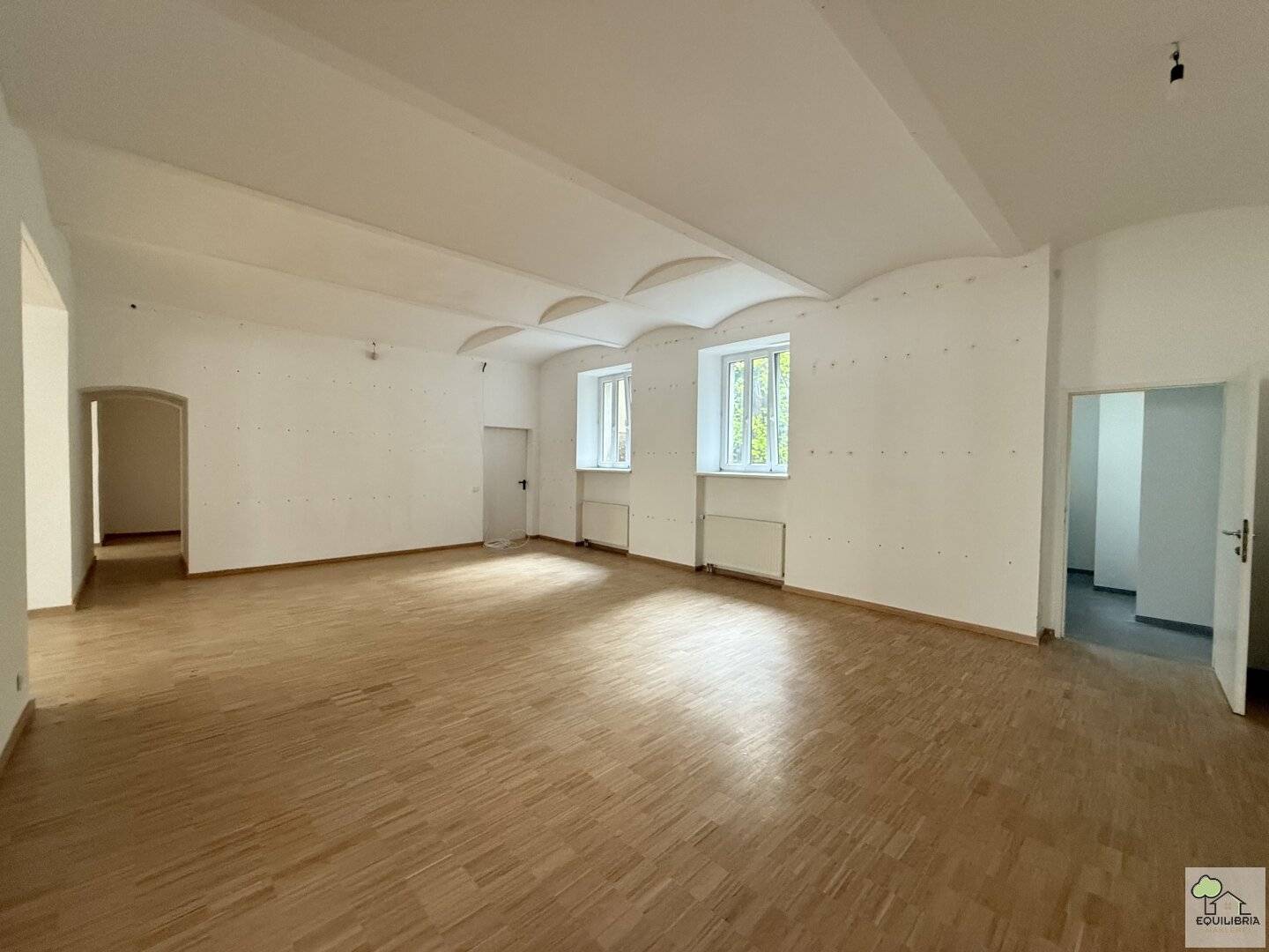 Commercial premises near AKH/U6 Alserstrasse seeks operator