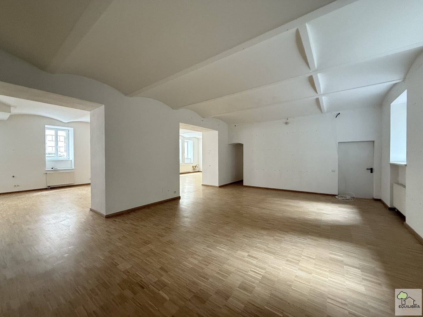Commercial premises near AKH/U6 Alserstrasse seeks operator